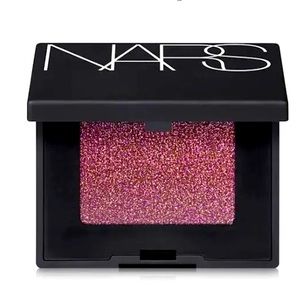 NARS eyeshadow in pointe Noire Amplify